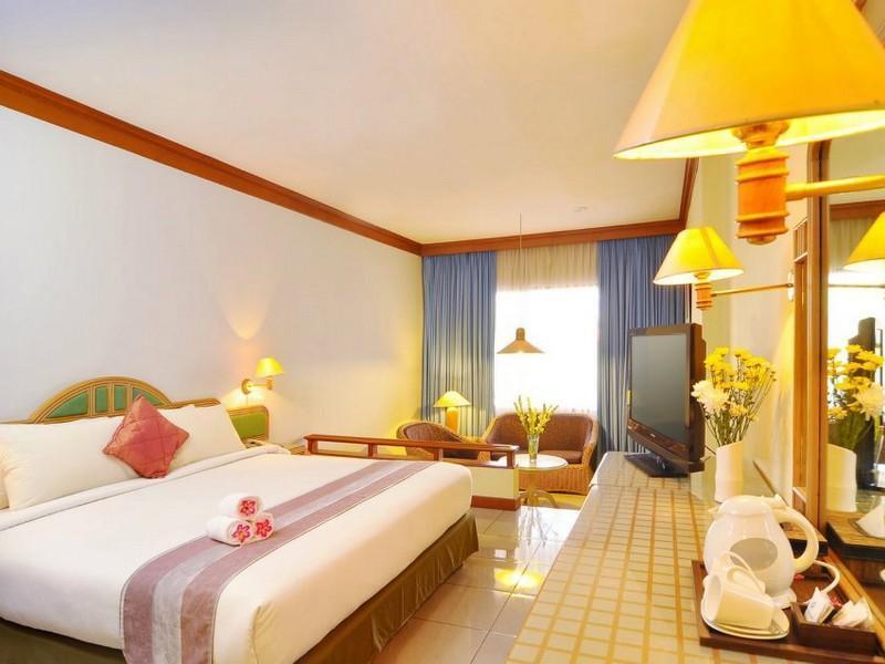 Hotel Cirebon Plaza Чиребон Экстерьер фото