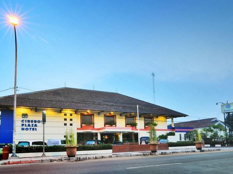 Hotel Cirebon Plaza Чиребон Экстерьер фото