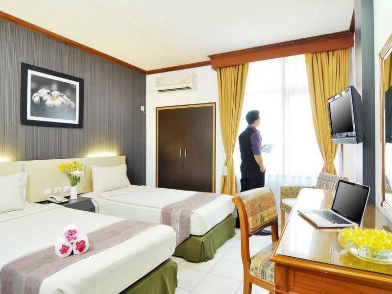 Hotel Cirebon Plaza Чиребон Экстерьер фото