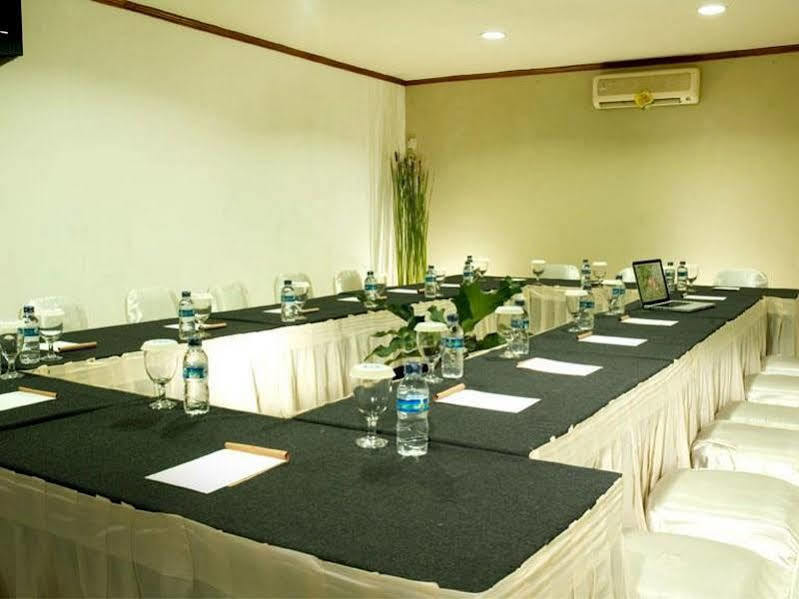 Hotel Cirebon Plaza Чиребон Экстерьер фото